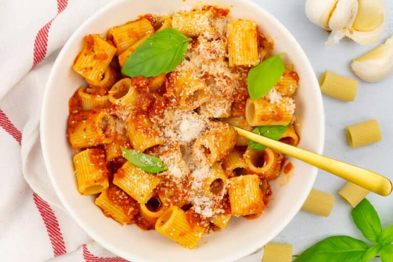 Pasta with marinara sauce